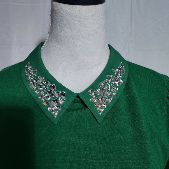 Elegant Green Embellished Women's Cardigan - Picture 2 of 6